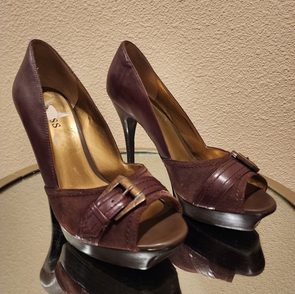 GUESS Brown Leather Heels Size 8.5M - Picture 2 of 7